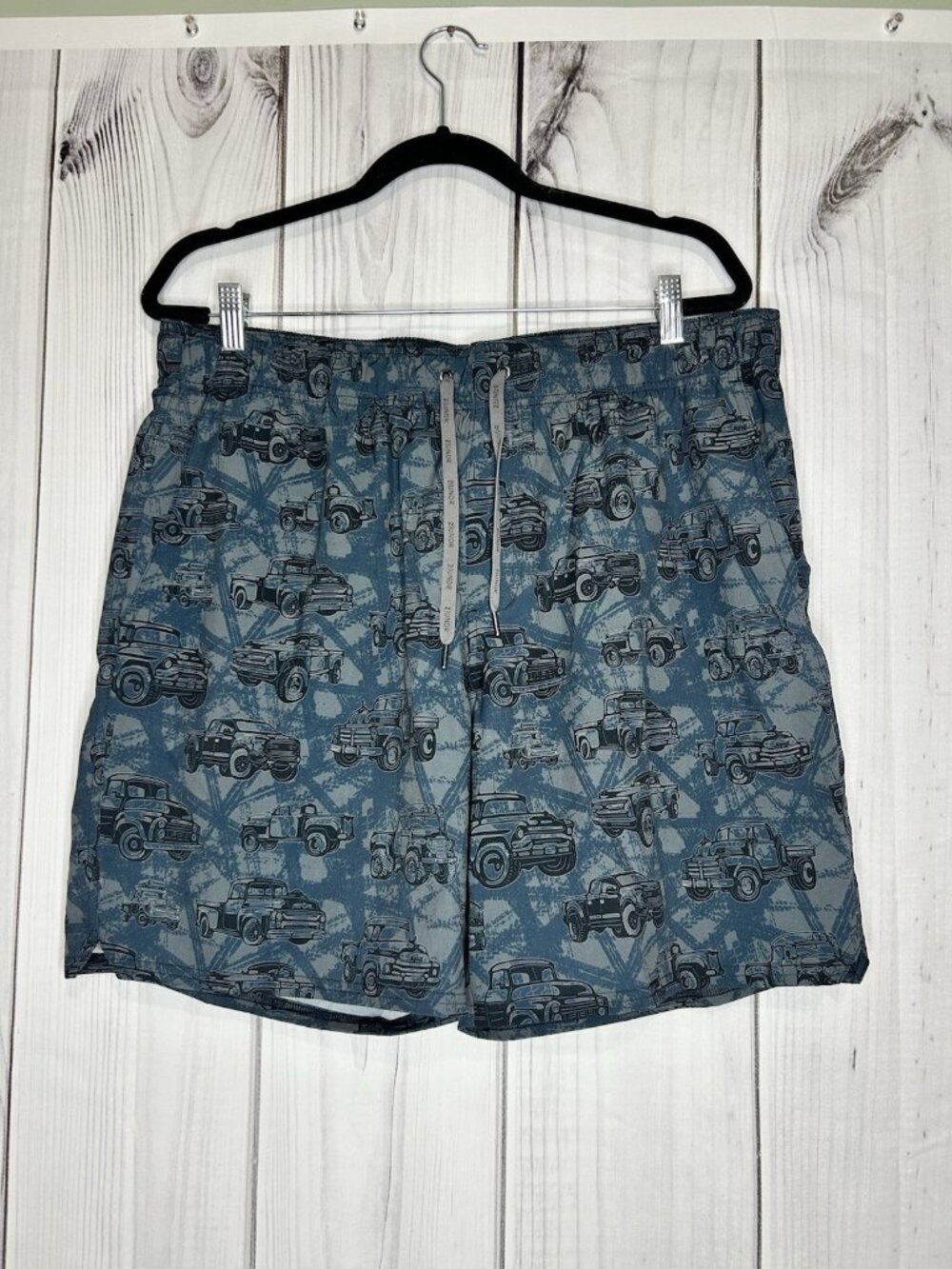 2UNDR Juicy 2in1 Mens 8" Athletic Shorts Sz XL Gray Activewear Truck Pattern